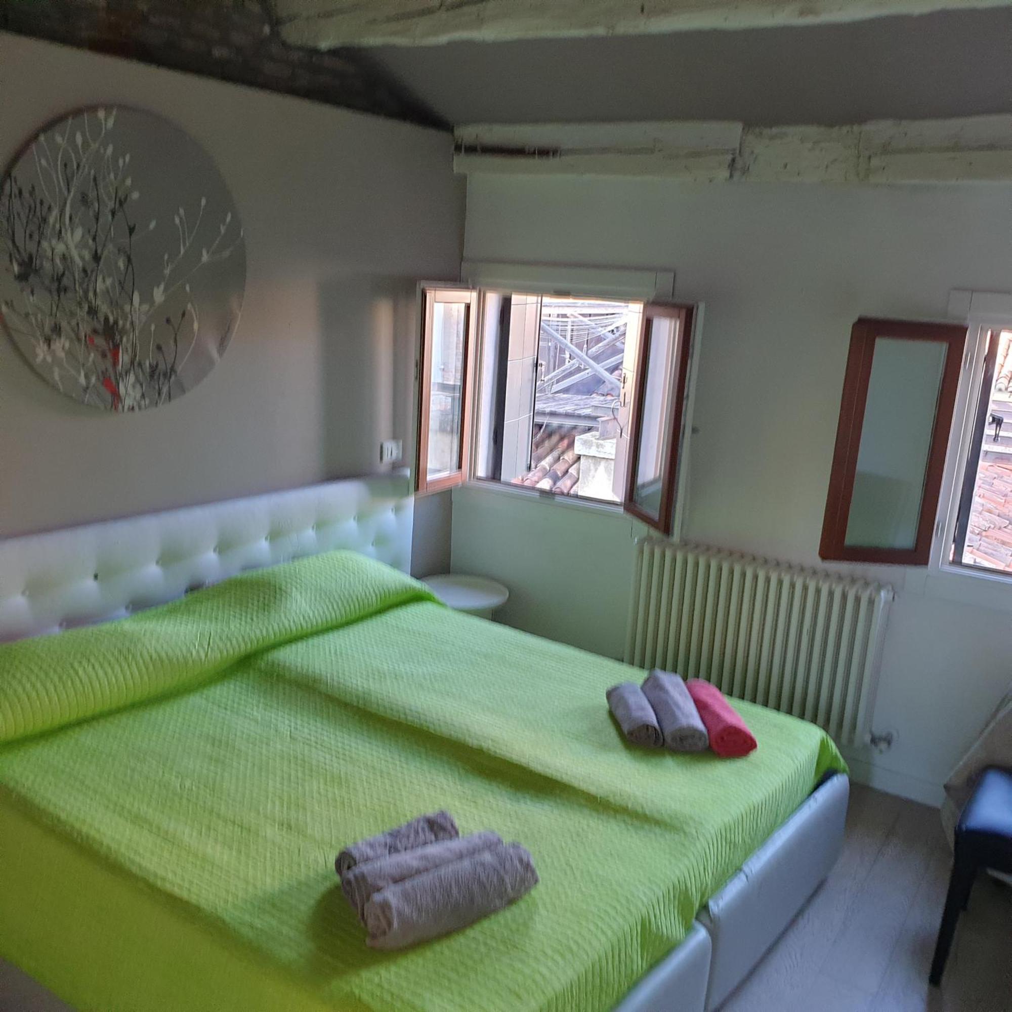 Central Lovely Typical Rooms Rialto Venedig Værelse billede